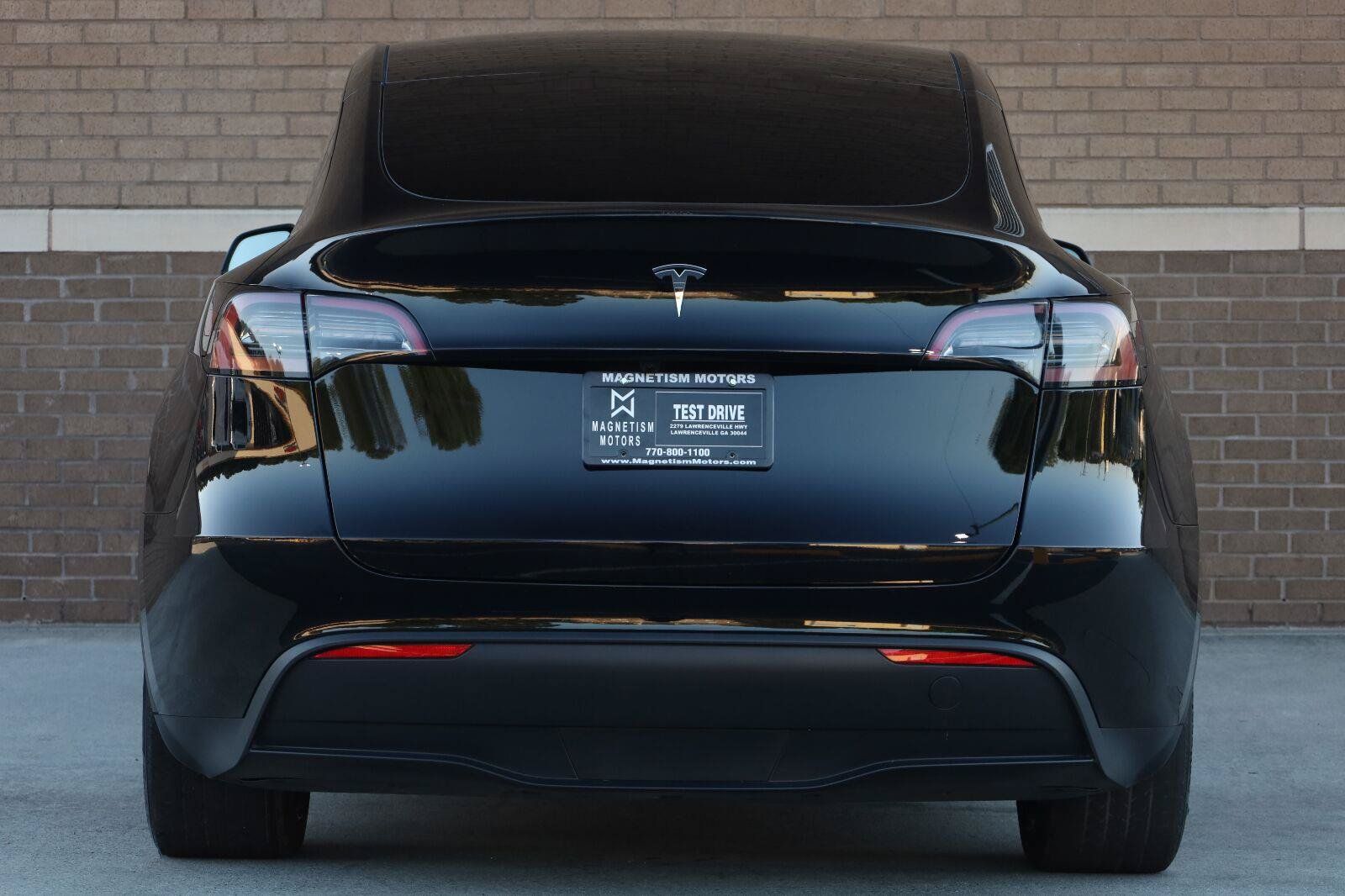 Used 2025 Tesla Model Y Long Range RWD image 10