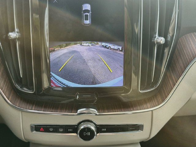Used 2022 Volvo XC60 B5 Momentum AWD/4WD image 14