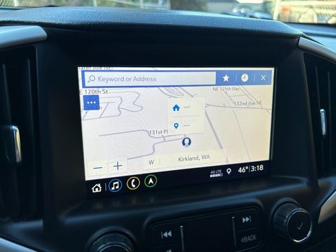 Used 2019 GMC Terrain SLT w/ Infotainment Package II AWD/4WD image 17