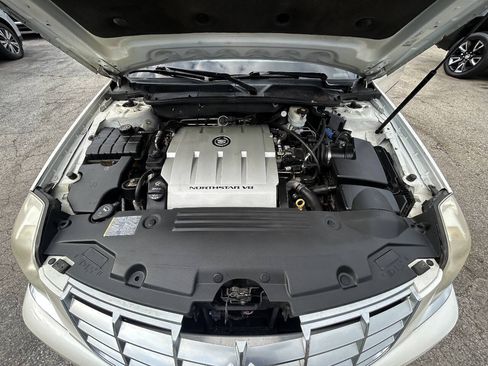 Used 2009 Cadillac DTS w/ Trunk Convenience Package FWD image 15