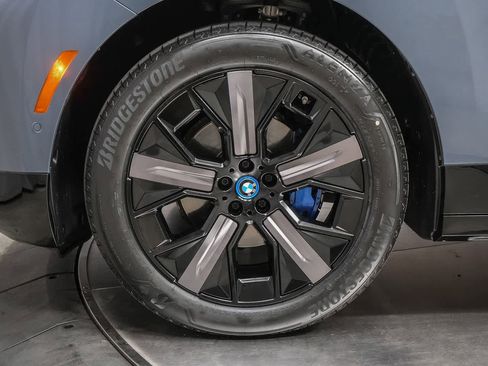 Used 2023 BMW iX xDrive50 w/ Sport Package AWD/4WD image 12