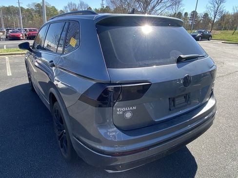 Used 2020 Volkswagen Tiguan SE R-Line image 3
