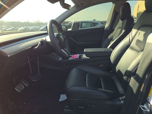 Used 2021 Tesla Model Y Long Range image 3