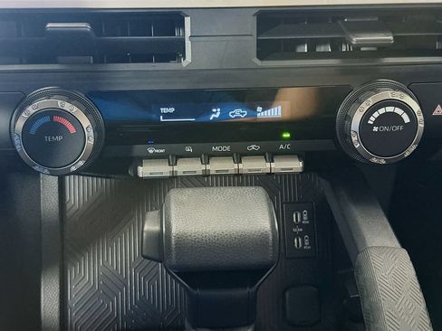 Certified 2026 Toyota Tacoma SR5 AWD/4WD image 15