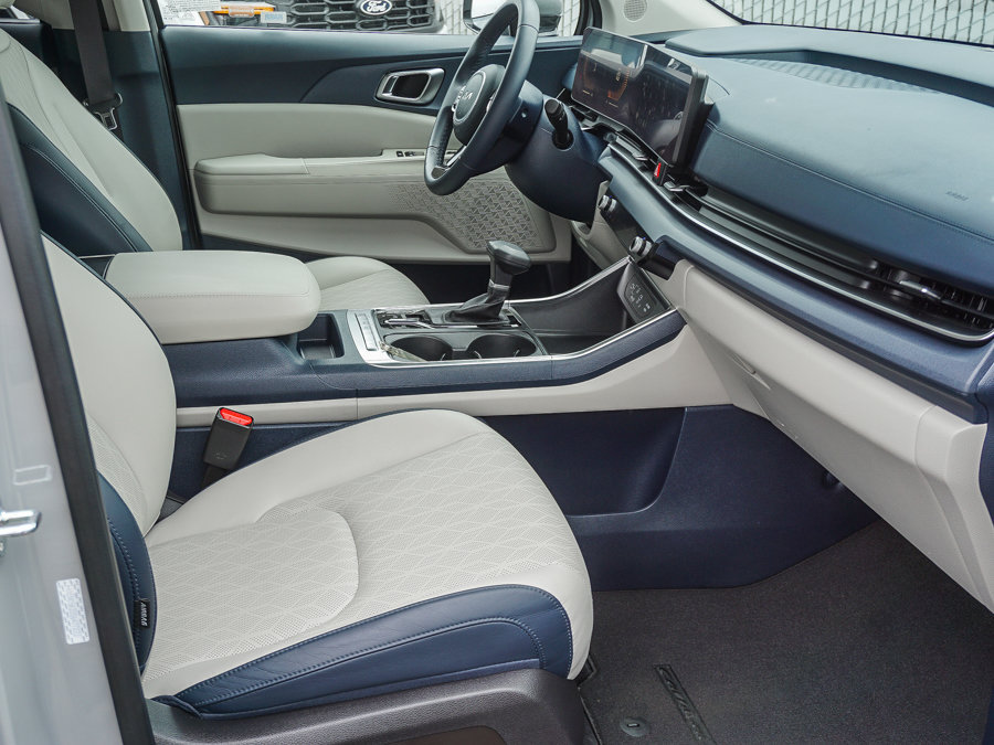 Certified 2025 Kia Carnival EX FWD image 13