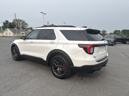 Used 2025 Ford Explorer ST AWD/4WD image 6