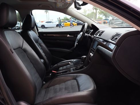 Used 2015 Volkswagen Passat TDI SEL Premium FWD image 34