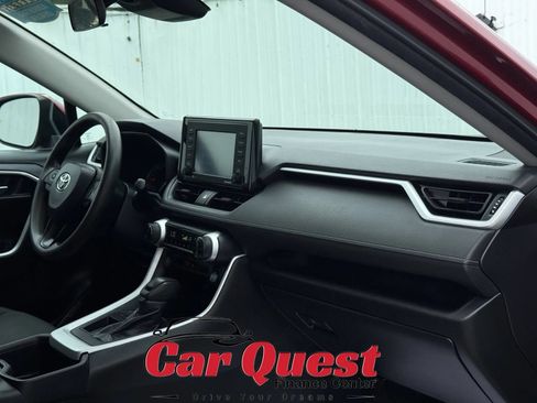 Used 2022 Toyota RAV4 XLE w/ Convenience Package FWD image 17