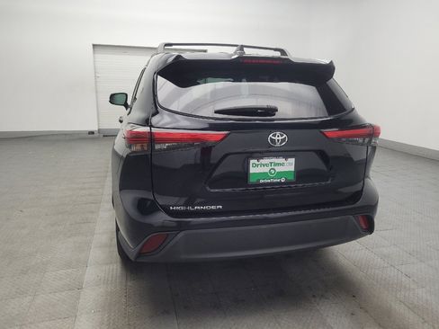 Used 2021 Toyota Highlander L FWD image 6
