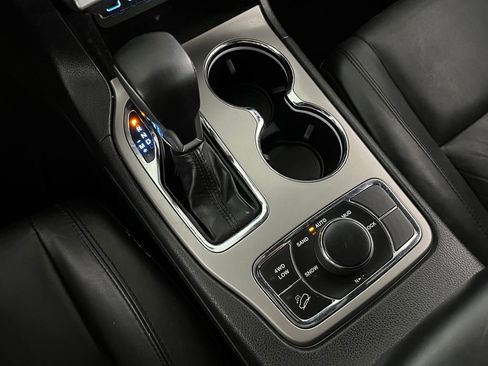 Used 2022 Jeep Grand Cherokee Limited image 15