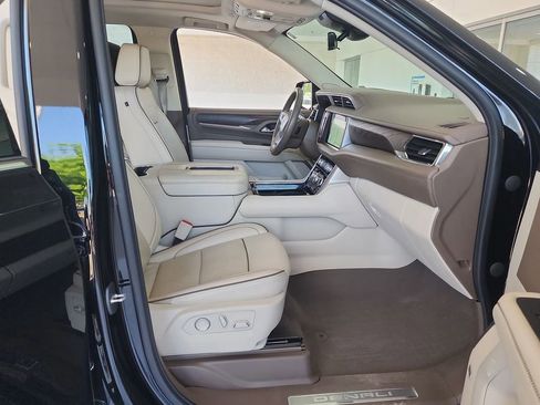 Used 2023 GMC Yukon Denali w/ Advanced Technology Package AWD/4WD image 28