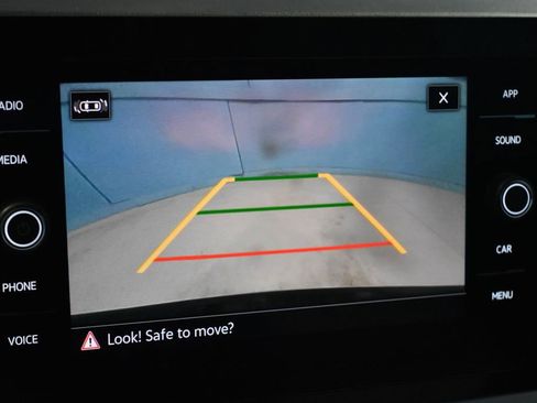 Certified 2025 Volkswagen Taos SE w/ Panoramic Sunroof Package image 10