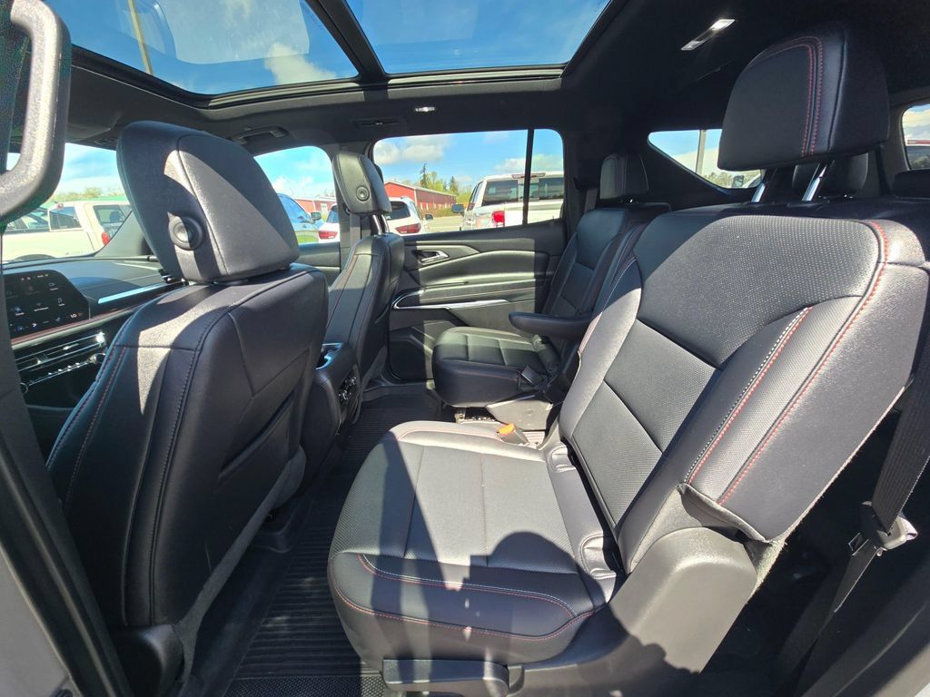Used 2025 Chevrolet Traverse Z71 w/ LPO, Floor Liner Package AWD/4WD image 12