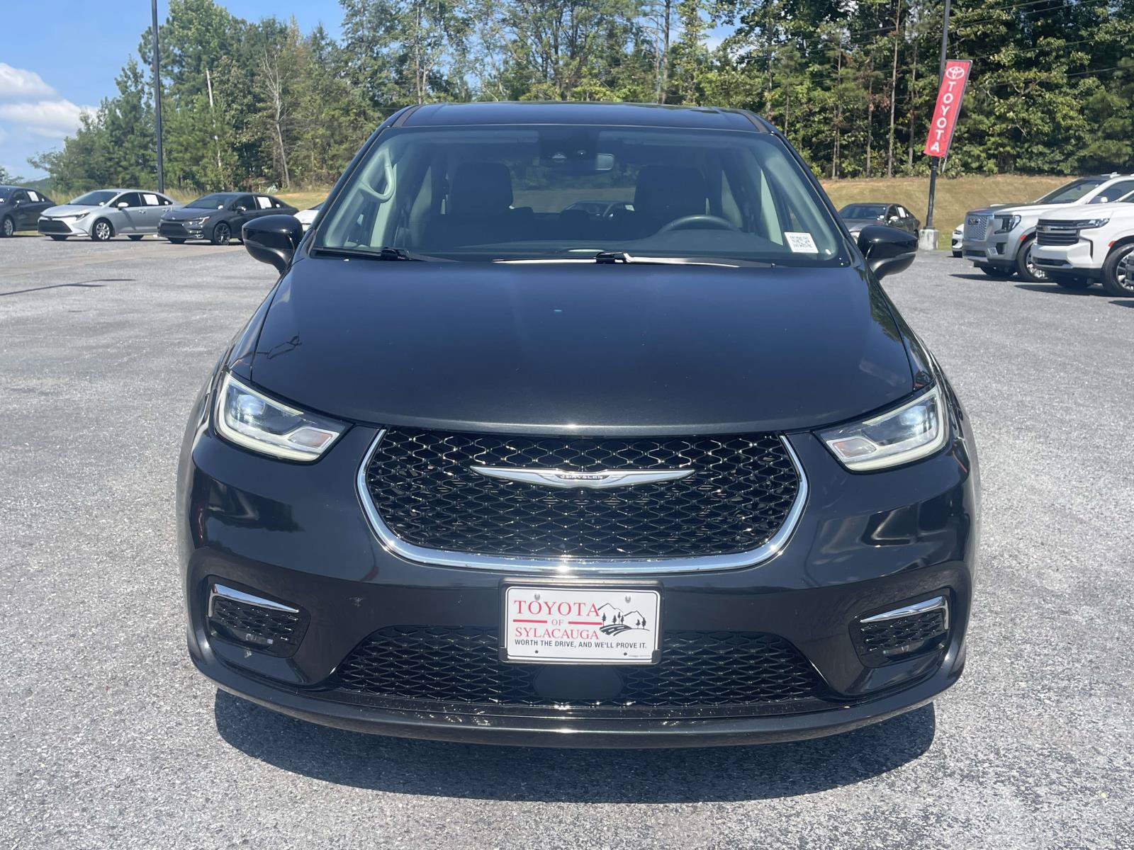 Used 2023 Chrysler Pacifica Touring-L FWD image 6