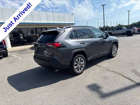 Used 2022 Toyota RAV4 XLE Premium FWD image 3