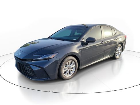 Used 2025 Toyota Camry LE w/ Convenience Package FWD image 3