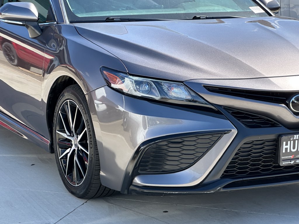 Used 2022 Toyota Camry SE FWD image 11