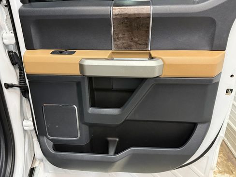 Used 2022 Ford F350 Lariat w/ Chrome Package image 21