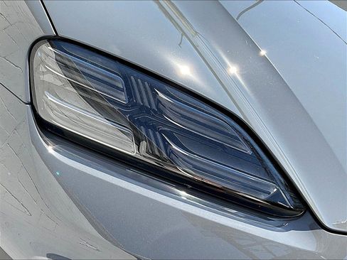 Certified 2025 Porsche Macan Electric image 30