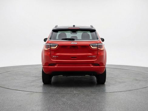 Used 2025 Jeep Compass Limited image 7