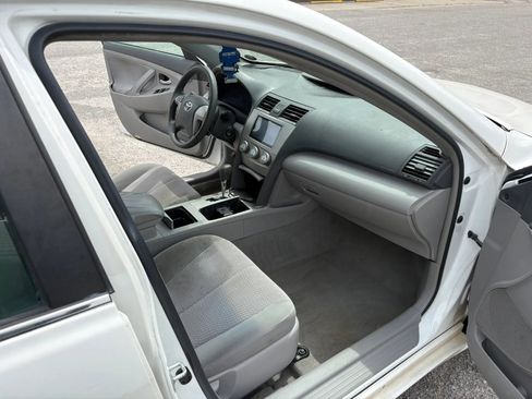 Used 2011 Toyota Camry LE w/ LE Extra-Value Pkg image 7