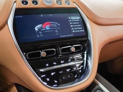 Used 2021 Aston Martin DBX image 31