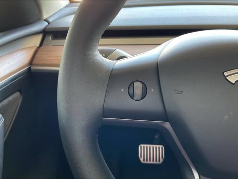 Used 2025 Tesla Model Y Long Range AWD/4WD image 10