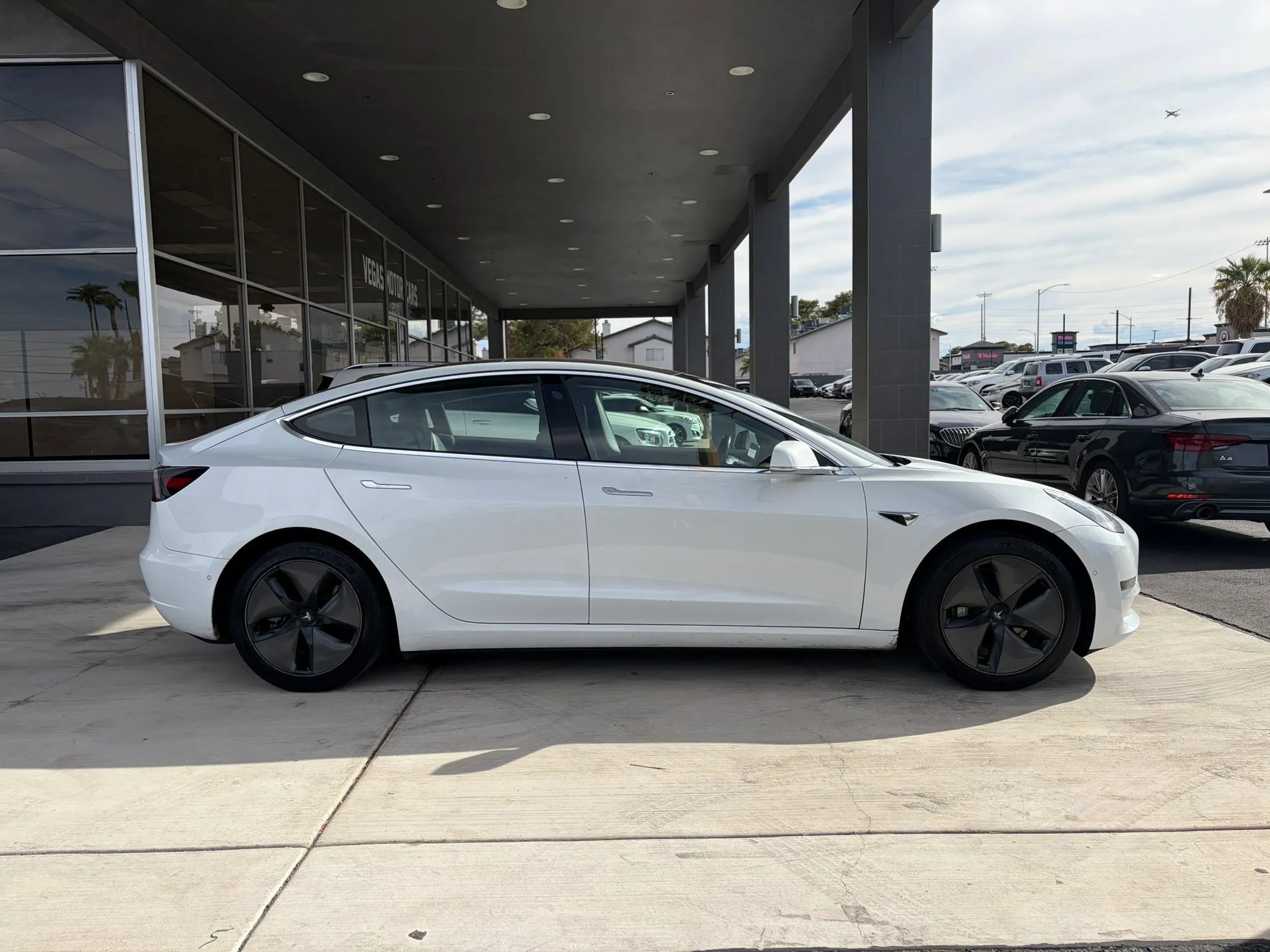 Used 2018 Tesla Model 3 Long Range RWD image 4
