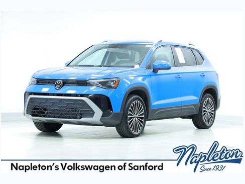 New 2025 Volkswagen Taos SE w/ Panoramic Sunroof Package image 1