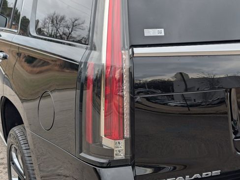 Used 2020 Cadillac Escalade Platinum AWD/4WD image 22