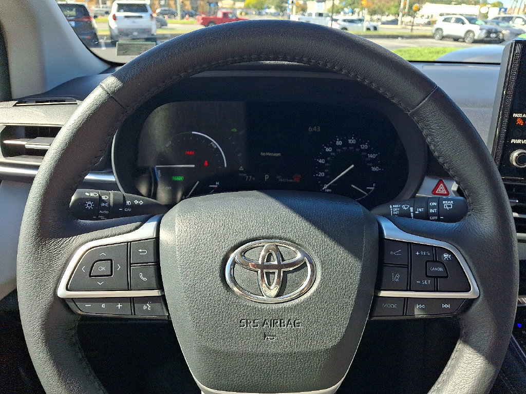 Certified 2025 Toyota Sienna XLE FWD image 22