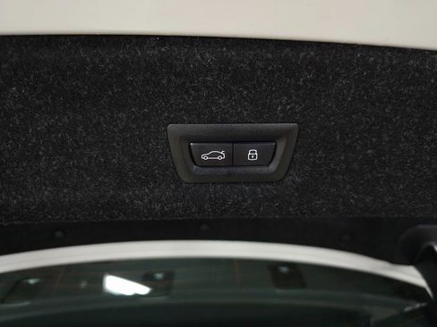 Used 2025 BMW 330i xDrive Sedan w/ Convenience Package image 9