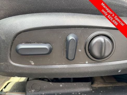 Used 2023 GMC Acadia SLE w/ Driver Convenience Package AWD/4WD image 16