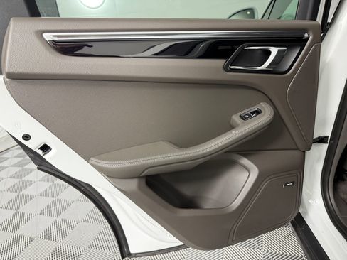 New 2025 Porsche Macan image 29