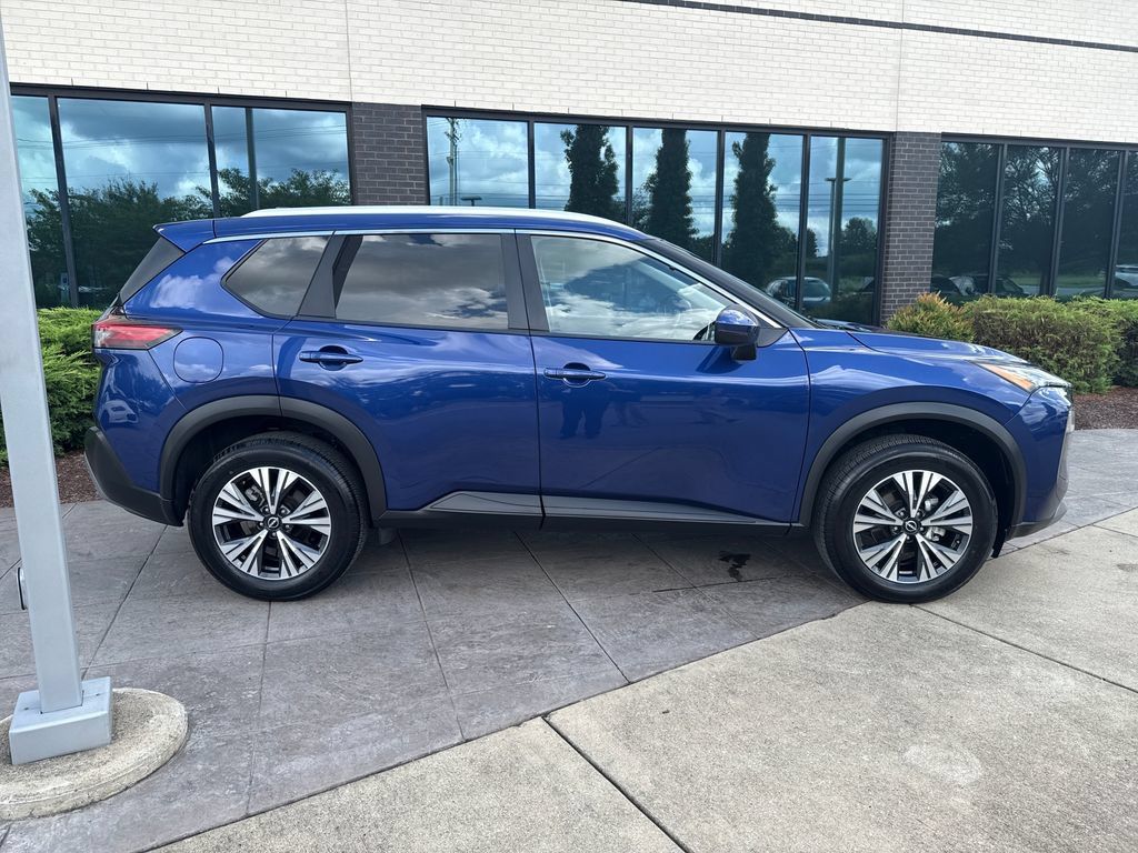 Used 2022 Nissan Rogue SV w/ SV Premium Package FWD image 4