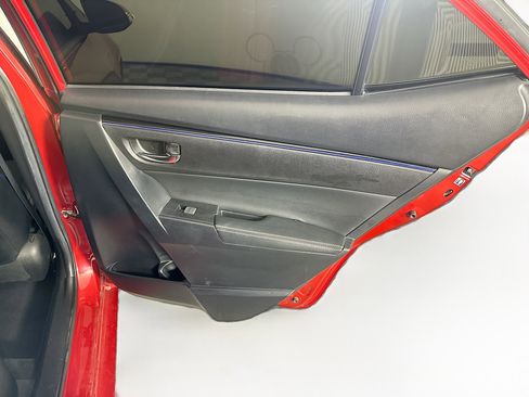 Used 2018 Toyota Corolla SE image 26