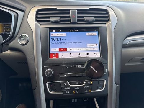 Used 2019 Ford Fusion SE FWD image 9