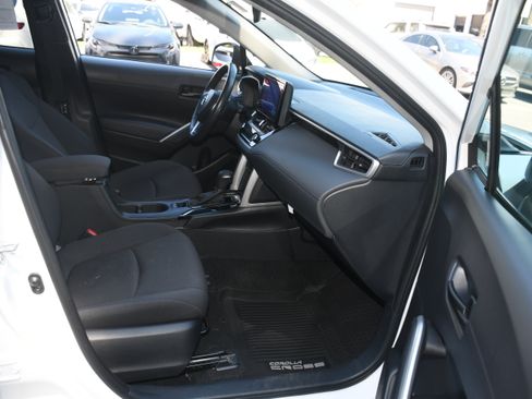 Used 2025 Toyota Corolla LE FWD image 19
