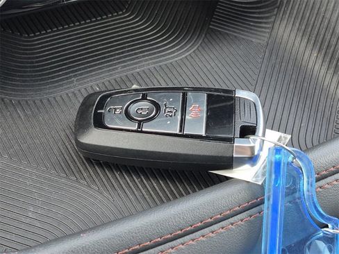 Used 2025 Ford Explorer Active image 40