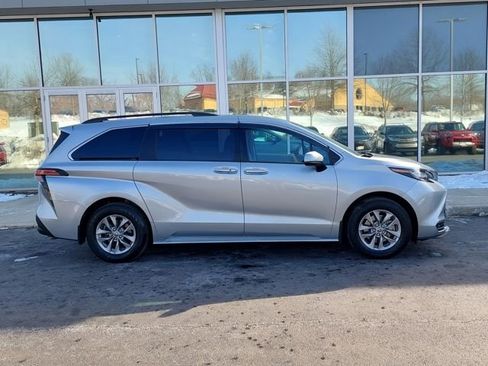 Used 2022 Toyota Sienna LE image 29