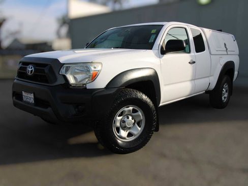 Used 2015 Toyota Tacoma PreRunner image 29
