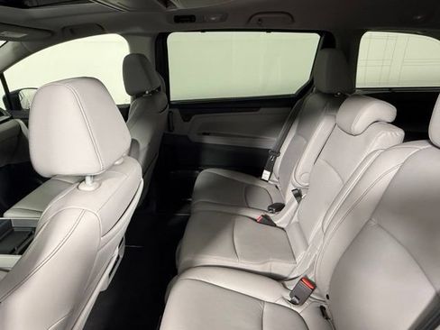 Used 2024 Honda Odyssey Touring image 38