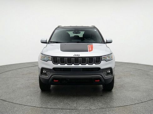 Used 2025 Jeep Compass Trailhawk image 2