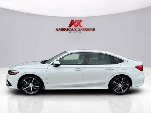 Used 2024 Honda Civic Touring image 2