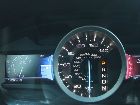 Used 2013 Ford Explorer XLT image 31