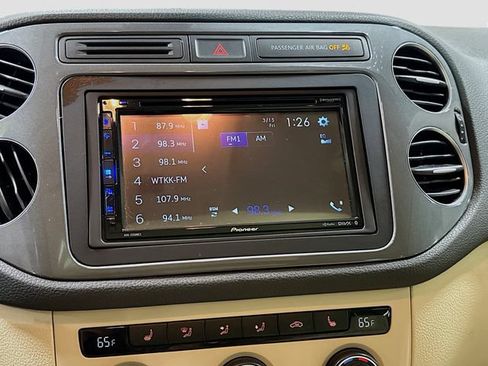 Used 2017 Volkswagen Tiguan SEL AWD/4WD image 14