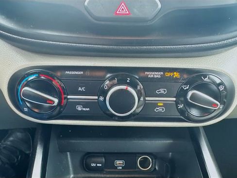 Used 2022 Kia Soul LX image 21