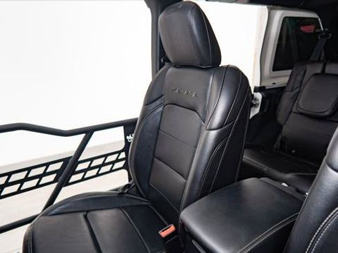 Used 2023 Jeep Wrangler Unlimited Sahara w/ Cold Weather Group AWD/4WD image 34