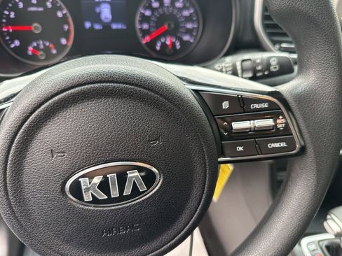 Used 2020 Kia Sportage LX image 18