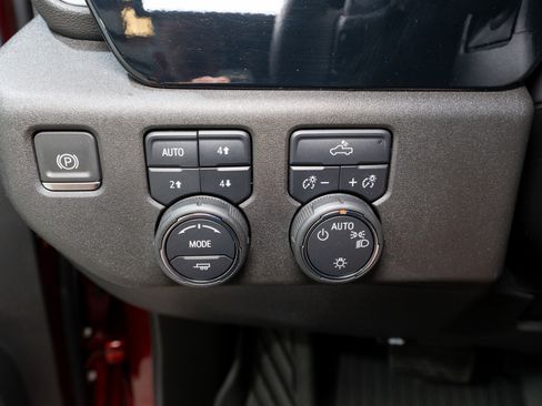 Used 2024 Chevrolet Silverado 1500 LT AWD/4WD image 27